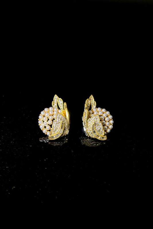 Swan Pearl Earrings: Luxurious Elegance